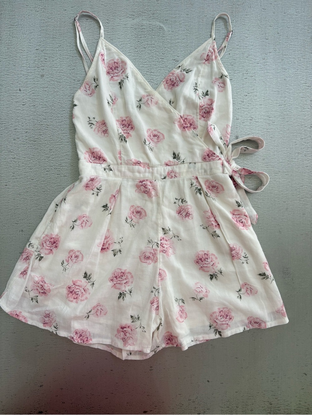 Abercrombie & Fitch White Top with Black Label